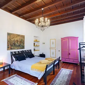 https://villa-ghiringhelli.it-lombardy.com